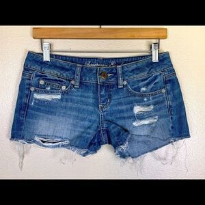 Women’s AMERICAN EAGLE Distressed jean shorts size 0